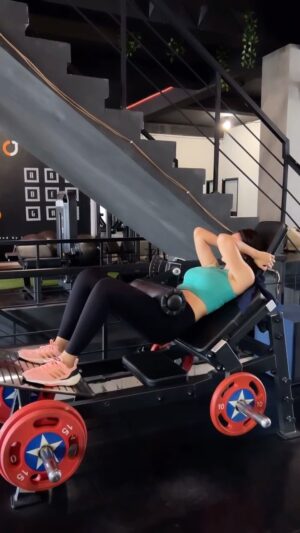 Kartika Berliana Instagram - Pernah tiba tiba gak mood banget atau emosi mau lepas dari ubun ubun?? Obatin deh pake olahraga! Asli deh rutin olahraga bikin badan kamu ngeluarin hormon Endorphin, yang bikin kamu stay positive dan bikin waras mentalhealth kamu😅 @captifit.id #captivnation