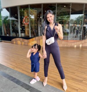 Kartika Berliana Instagram - Mommy and baby ‘s day out🖤 while watching my bestfriend forever grows up~
#genesis