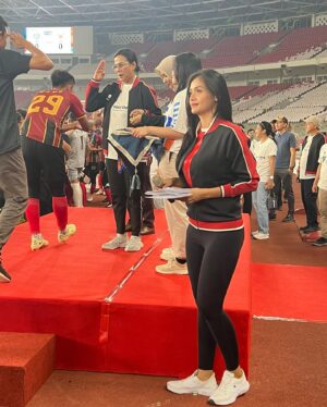Kartika Berliana Instagram - Sederhana banget senang ku hari ini, bisa kembar baju nya sama Ibu idola dari aku SMA, sampai ikut olimpiade dan prodi accounting karna nge fans sama Ibu @smindrawati 🙏🏻 Selamat Hari Uang ke 77 Indonesia🤍 @kemenkeuri @ditjenpajakri