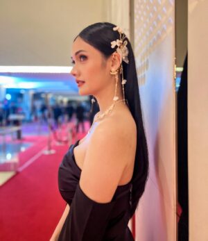 Kartika Berliana Instagram - Live your own tales, vexana🖤