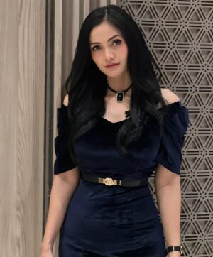 Kartika Berliana Instagram - 🖤
