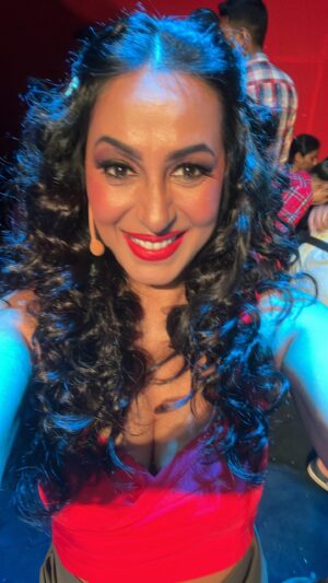 Kashmera Shah Instagram - Loving these lyrics…seem to resonate with me. #kashmerashah #kashmirashah #kash #bollywood #bollywoodsongs #bollywoodstyle #bollywoodmovies #bollywoodactress #bollywoodactor #bollywoodfashion #live #love #life #faith #trust #god #reality shot by @iam_kunalverma makeup and hair by @shailupathare