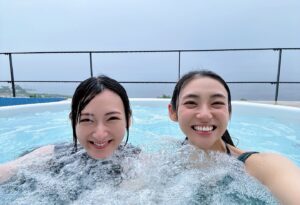 Kasumi Yamaya Instagram - 上半期、頑張った自分達へのご褒美。

土砂降りも我々らしい笑めっちゃ楽しかったなぁ^ ^
下半期も頑張るぞぉ！
そしてもっと楽しいこと一緒にするぞぉ！

#大磯プリンスホテル #大磯プリンスホテルスパ #サウナ 
#生駒里奈  #山谷花純#女子旅
