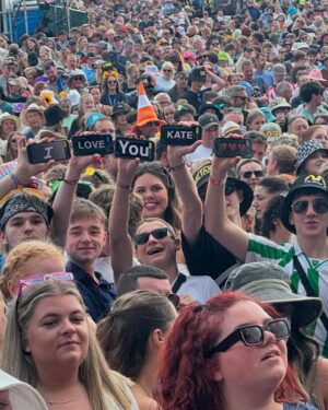 Kate Nash Instagram - Thank you @kendalcalling !! I met sugababe @siobhandonaghy 😵🫶 & bumped into old friends @86tvsband 🤗 I love the North 💚☘️