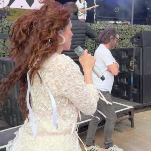 Kate Nash Instagram - Thank you @kendalcalling !! I met sugababe @siobhandonaghy 😵🫶 & bumped into old friends @86tvsband 🤗 I love the North 💚☘️