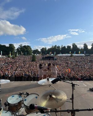 Kate Nash Instagram - Thank you @kendalcalling !! I met sugababe @siobhandonaghy 😵🫶 & bumped into old friends @86tvsband 🤗 I love the North 💚☘️