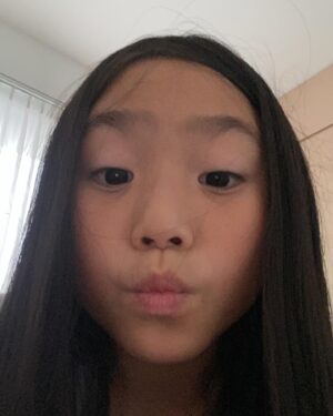 Kate Pang Instagram - 我女兒傳訊息問我可以看iPad嗎？

#很會 #嘟什麼嘴 #誰教妳這麼做作的