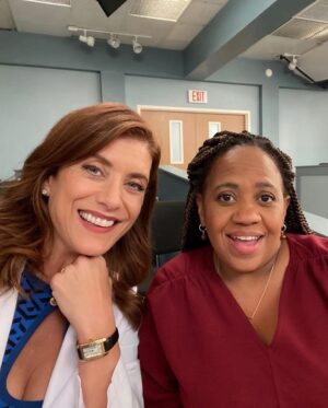 Kate Walsh Instagram - Really letting the whole “world-renowned surgeon” thing get to my head 😂 Addy is back and better than ever TONIGHT at 9/8c!! Tune in soon to @abcnetwork 🩺💙 #GreysAnatomy