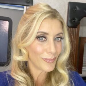 Kate Walsh Instagram - Two more days till u guys get to fully experience Miss Paula Tackleberry 😏 The finale of #SPRUNG happens this Friday on @AmazonFreevee ✨💋