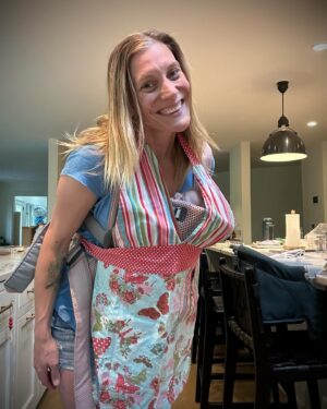 Katee Sackhoff Instagram - Sous chef needs to be fired 😂👶🏼❤️

#momlife