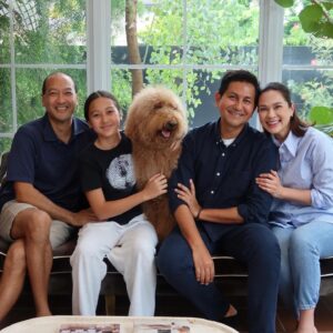 Kathaleeya McIntosh Instagram - เมื่อมีพี่ชายเชี่ยวชาญเรื่องต้นไม้และจัดสวนเก่งสุดๆ เราจึงต้องมาหาเพื่อปรึกษาและให้ #ดุ๊กปรับให้ ที่สิรินทร์ฟาร์ม 🌲 🌳 รอติดตามกันนะคะ 🤩 ส่วนซี่ดีใจที่สุดได้เจอคุณโคโค่และพรรคพวก สังเกตได้จากภาพค่ะ 😂🥰 @duke_bhanudej @sirinfarm