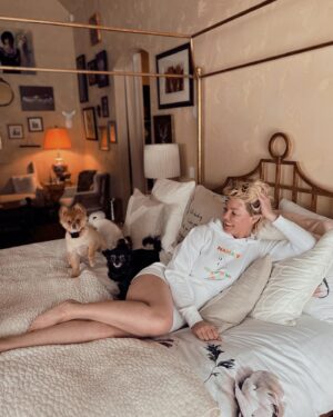 Katherine Heigl Instagram - Guess what, guess what, guess what! I’ve opened a Shopify store where I’m selling sweatshirts, t-shirts, mugs and totes with my original art designs to raise funds for animal welfare. For the next year 💯 of the proceeds from each sale will go to my foundation @jasonheiglfoundation where 💯 of the money goes to abandoned, neglected, or abused animals in need. I made @joshbkelley do a sexy ad campaign with me (cause you know…sex sells…😏) wearing a couple of my designs. So go check out the shop and if you see something you like…BUY IT! And know that you’re not only getting a cool product, you’re helping an animal in need. I like to call it art with heart! So thanks in advance for putting your money where your heart is 🧡 Shop link in my bio
