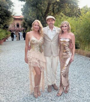 Katherine Kelly Lang Instagram - It was such an honor to be at the Andrea Bocelli Foundation charity dinner. A very special night! Everyone was dressed in 1930’s style. I met so many interesting people. And saw many old friends.  The music was beyond incredible!! Thanks for including me! See you next time @andreabocelliofficial @veronicabertiofficial ❤️ #1930sfashion #andreabocellifoundation