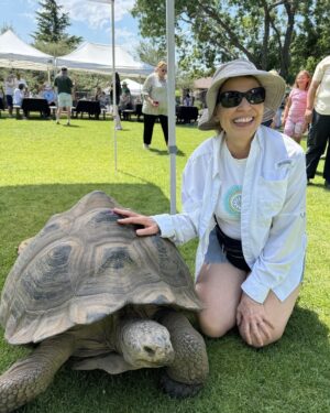 Kathleen Gati Instagram - I raised turtles for many years and they are one of my huge passions that many of you know about! Such a wonderful experience being this close to a magnificent tortoise! #Joy #turtles #tortoises #zoo #love