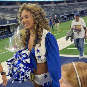 Kathryn Dunn Instagram - @dccheerleaders meet the team ✨💙🏈
#americassweethearts #dcc #dallascowboyscheerleaders