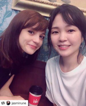 Kathryn Prescott Instagram - #Repost @jasminune (@get_repost)
・・・
러블리 Kat🧚‍♀️♥️ 영국발음 넘 뀌욥😊