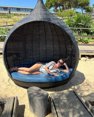 Kathryn Thomas Instagram - Quote of the week from my 6 yr old ….

“Dad, where’s mum? Is she hiding from us again in that giant coconut on the beach?”

Yes….yes she is 😎 

@martinhal