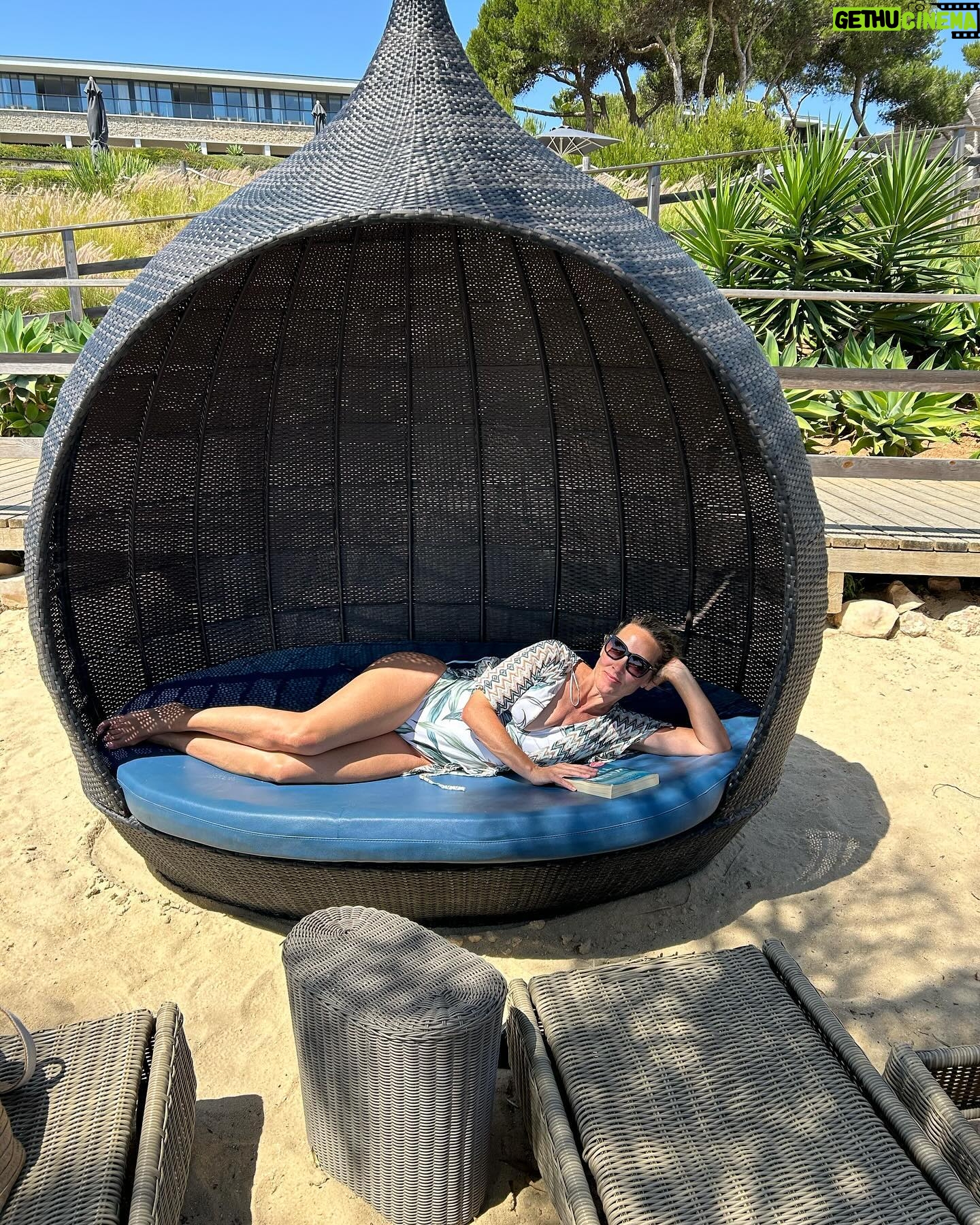 Kathryn Thomas - 1.5K Likes - Quote of the week from my 6 yr old ….
“Dad, where’s mum? Is she hiding from us again in that giant coconut on the beach?”
Yes….yes she is 😎
@martinhal