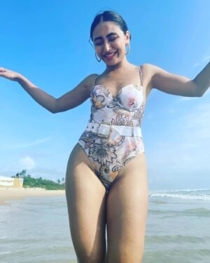 Katie Iqbal Instagram - When mom says, “ pose” 🧜🏻‍♀️🐥