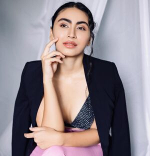 Katie Iqbal Instagram - Ready for Monday like… 😎