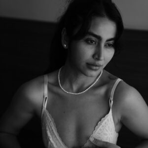 Katie Iqbal Instagram - Hello!