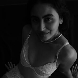 Katie Iqbal Instagram - Hello!