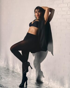 Katie Iqbal Instagram - Vibing my favorite people… 

📸 @aadiiiii01 
HMU: @sneharodricks & @hairbyprem 
Styled by: @bitofbash 
Ast stylist: @rachel_ralph.fernandes