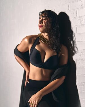 Katie Iqbal Instagram - Vibing my favorite people… 

📸 @aadiiiii01 
HMU: @sneharodricks & @hairbyprem 
Styled by: @bitofbash 
Ast stylist: @rachel_ralph.fernandes