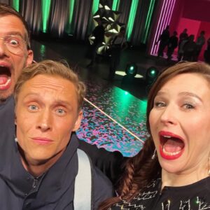 Katrin Bauerfeind Instagram - Wer stiehlt wem die Show, it‘s a wrap!!! Danke an alle für jedes Mal noch ne Staffel, nach der man denkt: also, das kann man nicht toppen und dann cuanta costa cinquecento fazzoletti!!!

@jokoundklaas @officiallyjokoturbo @matthiasschweighoefer @thomasschmitt @jakoblundt @teenatuning @sarahsharonkarsten