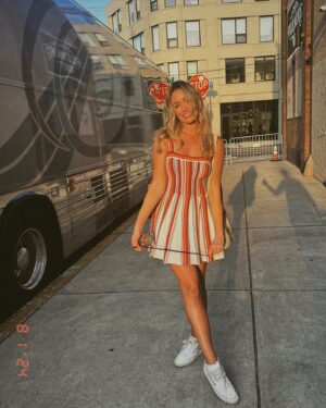 Katrina Bowden Instagram - NYC!! Always fun to visit. Can’t believe I survived willingly living there for 9 years😂 so good to see friends, Adam’s incredible show, and spend time with my family🤸🏼‍♀️🤸🏼‍♀️
Also, I lived in NJ then immediately NYC for 26 years of my life and this was my first time going to the Statue of Liberty lol