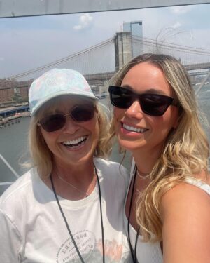Katrina Bowden Instagram - NYC!! Always fun to visit. Can’t believe I survived willingly living there for 9 years😂 so good to see friends, Adam’s incredible show, and spend time with my family🤸🏼‍♀️🤸🏼‍♀️
Also, I lived in NJ then immediately NYC for 26 years of my life and this was my first time going to the Statue of Liberty lol
