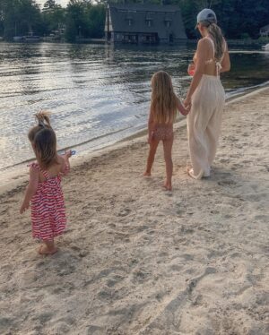 Katrina Scott Instagram - home ♥️ 

love you lake winni