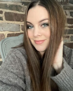 Katrina Weidman Instagram - New office vibes 🥰✨ghost free so far 😉 #paranormal #paranormalactivity #paranormalinvestigation #haunted #hauntedmansion #hauntedhouse #ghost #ghostbusters #officedesign #office #officedecor #cozysweater #lovestitch