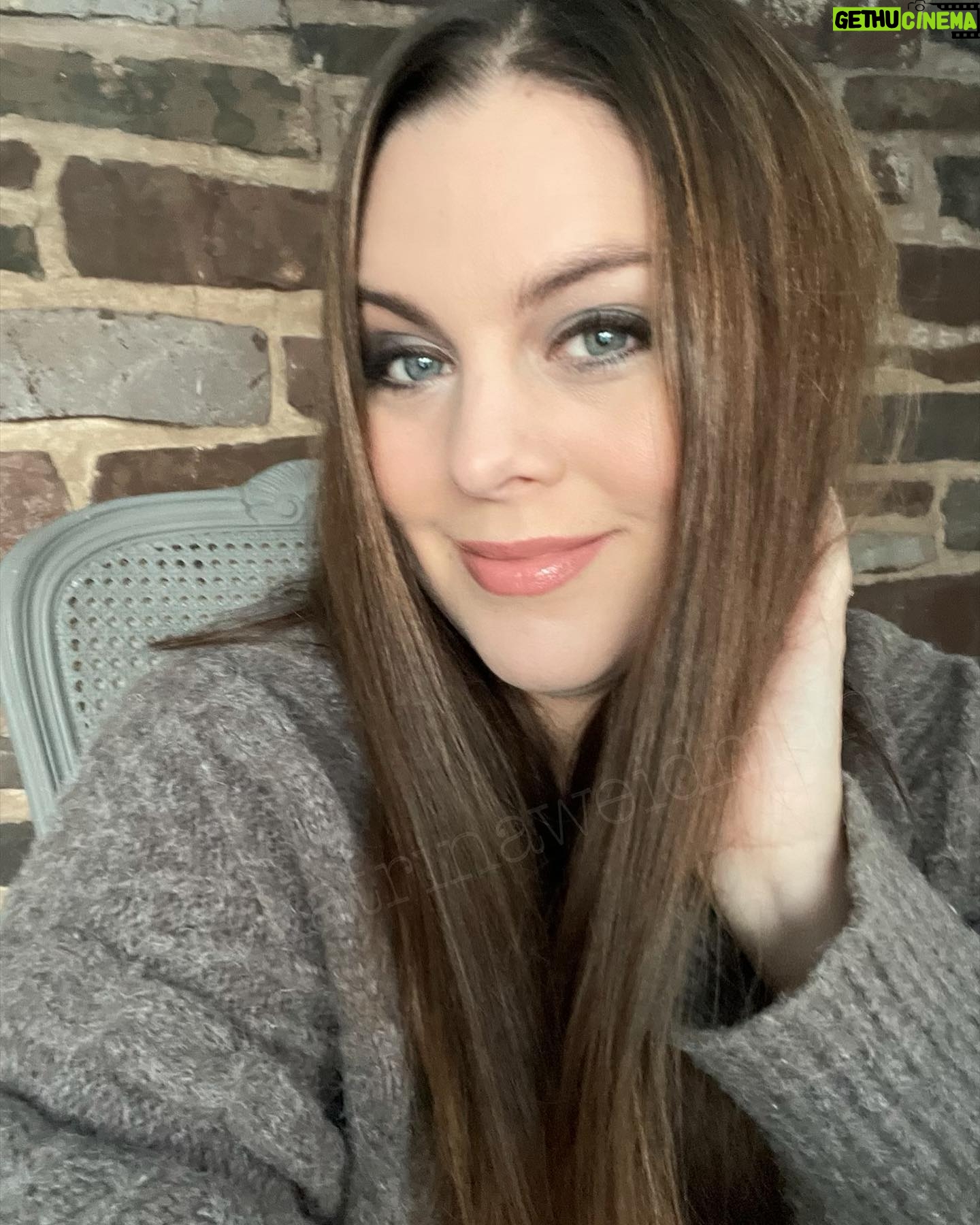Katrina Weidman - 13.4K Likes - New office vibes 🥰✨ghost free so far 😉 #paranormal #paranormalactivity #paranormalinvestigation #haunted #hauntedmansion #hauntedhouse #ghost #ghostbusters #officedesign #office #officedecor #cozysweater #lovestitch