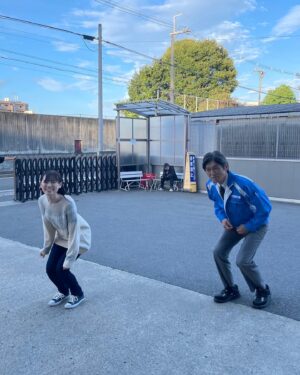 Katsunori Takahashi Instagram - 今朝のツラいシーンを撮った日に。

舞とふざけて撮った。

日本中の人が大変な時期やった。
今もそうやね。
皆さんが元気にいてくれることを心から願う。
年内、あと少し。