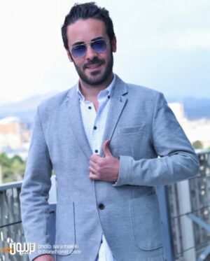 Kaveh Samakbashi Instagram - اين روزها ساكت و ساكت تر ميشم.تو جمع كمتر حرف ميزنم.اما چشمام !
چشمام همه چيزو ميبينه 〽️✨

I’m becoming more silent these days.I’m speaking less & less in public. But my eyes. my eyes see everything 〽️✨

#kavehsammakbashi