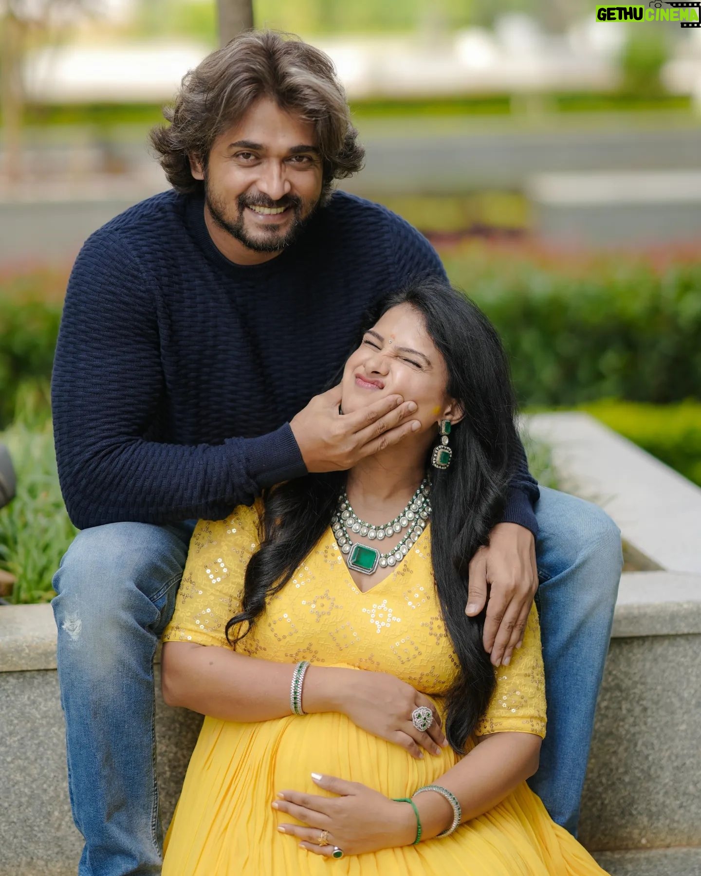 Kavitha Gowda - 70.7K Likes - Gund-ammana magu mari gundamma or gundappa ?
.
Jewellery : @beadedtreasuresjewelry
Styling: @likitha_suresh_
Outfit: @rithithedesignstudio
Photography: @akash_._photography_ akash_._photography_