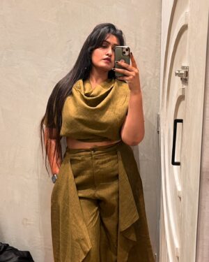 Kavitha Nair Instagram - 🖤🤓
