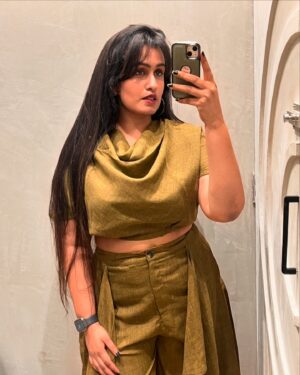 Kavitha Nair Instagram - 🖤🤓