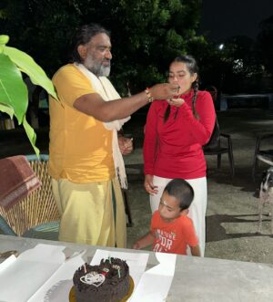 Kavya Thapar Instagram - The best way to celebrate my birthday at my home, my aashram with my soul father, my guru and my soul family. Thank you Thank you Thank you @anantdham A day forever embeded in my memory. Couldn’t have asked for anything more in this life than to walk a path full of your grace, your blessings, pure bliss, happiness and love. Full of gratitude and bliss today 🥰❤️ A big thank you goes out to all my family, friends and fans out there who’ve filled me with wishes and blessings that have filled my heart for a lifetime. The smile on my face is due to you all 🫂❤️ I am because each one of you are 🕉️♾️✨ THANK YOU 🥹❤️🫡😇🫂