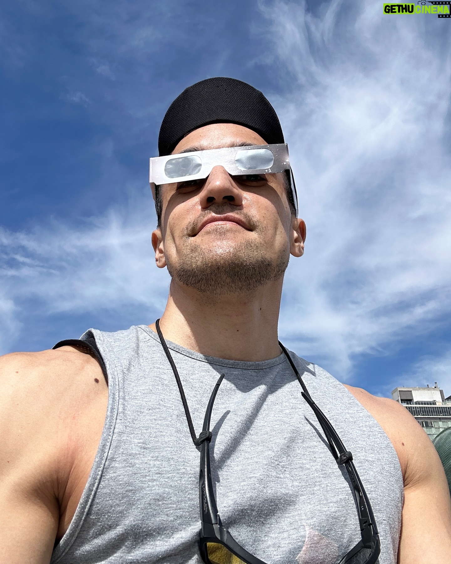 Keahu Kahuanui - 1.9K Likes - Waiting for superpowers. Please let it be 🦅 flying, 🦍 super strength or 🐟 gills.
#totaleclipse