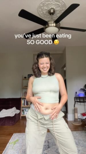 Keara Graves Instagram - (TW: ed’s) I used to freak out so much after eating thinking i was bloated and i ate something wrong, but in reality i just had food in my stomach and my body was behaving normally. 🤷🏻‍♀️ 

#bodyimage #bodyimagehealing #healingjourney #edrecovery #weightgain #flattummy #bodyacceptance #bodypositive