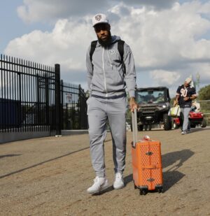 Keenan Allen Instagram - Training camp 12. Still working! 👽 #DaBears 🐻