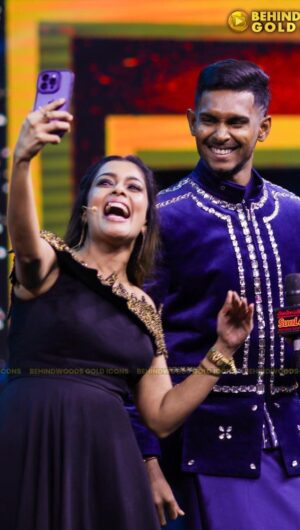 Keerthi shanthanu Instagram - Pathiraanaaa @matheesha.pathirana_99 the sweetest 😍 at the @behindwoodsofficial Gold icons 2024 🌟 
Was a huge pleasure hosting this event and such amazing stars 🤩 
Outfit by @bandananarulaofficial 🖤

#behindwoods #pathirana #cricket #csk #kiki #anchor 
#behindwoodsgoldicons2024