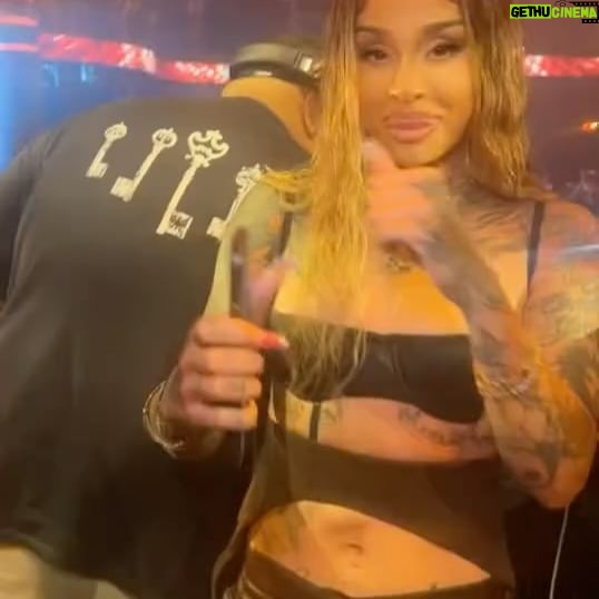 Kehlani - 700.2K Likes - 2nd Night of my @livlv love affair 💝 i can’t wait for round 3 . see u in august 😍