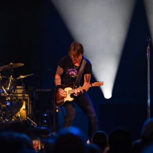 Keith Urban Instagram - the cheeseheads always know how to turn it up a notch 🔥 thank you Wisconsin and thank you @alanaspringsteen for coming out to sing ‘We Were Us’ in Milwaukee !!!