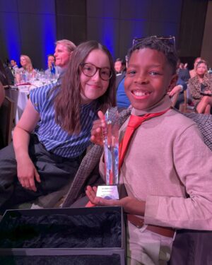 Keivonn Woodard Instagram - Thank you @criticschoice for the award to honor Black, Latino and AAPI to celebrate our work in Cinema and TV. Thank you @bellaramsey for introducing speech. 🤟🏾
Stylist: @sankaraxt
Hair: @aprjacksw (my mom!)