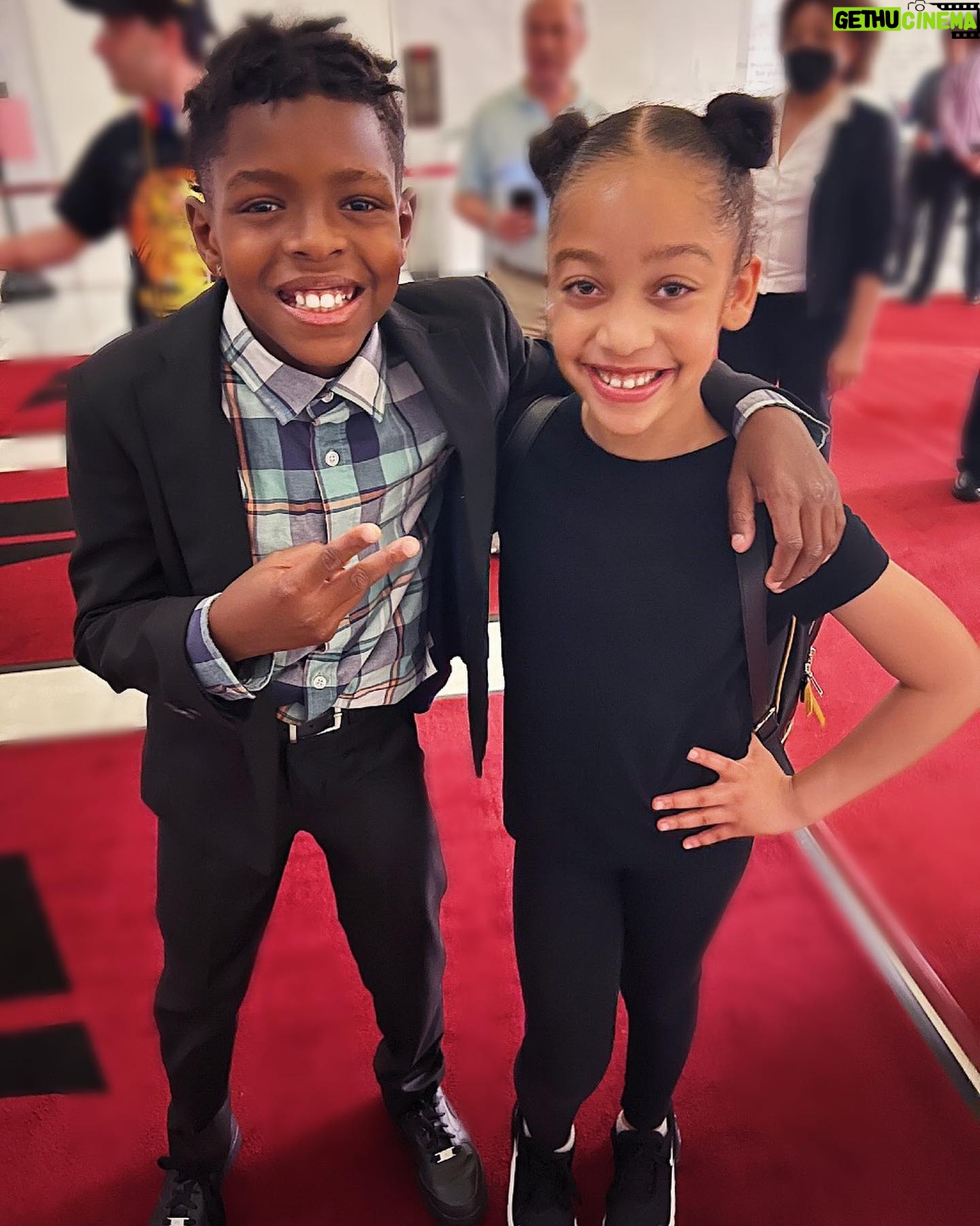 Keivonn Woodard - 3.7K Likes - Had the chance to meet @keivonnwoodard from the show “The Last of Us” @thelastofus He is such a cool kid! I’m glad you enjoyed our show @thelionking Thank you for teaching me some sign language. I’ll be better at it the next time we meet 🤗🤗
#thelastofus #thelionking #youngnala #disney #lionkingmusical #broadwaykids #broadway #rafikitour #disneykid #bway #blackbroadway #washingtondc #youngactor
#nationaltour #blackgirlmagic #kennedycenter #talentedkids
#hangingwithaniya #naturalhair #shaderoom #explorepage #kidsingers
#BCKTalentedkids
#curlykidshaircare #blackgirlsrock #disneyplus #atlanta #childperformer #aniyasimone #positivevibesalways