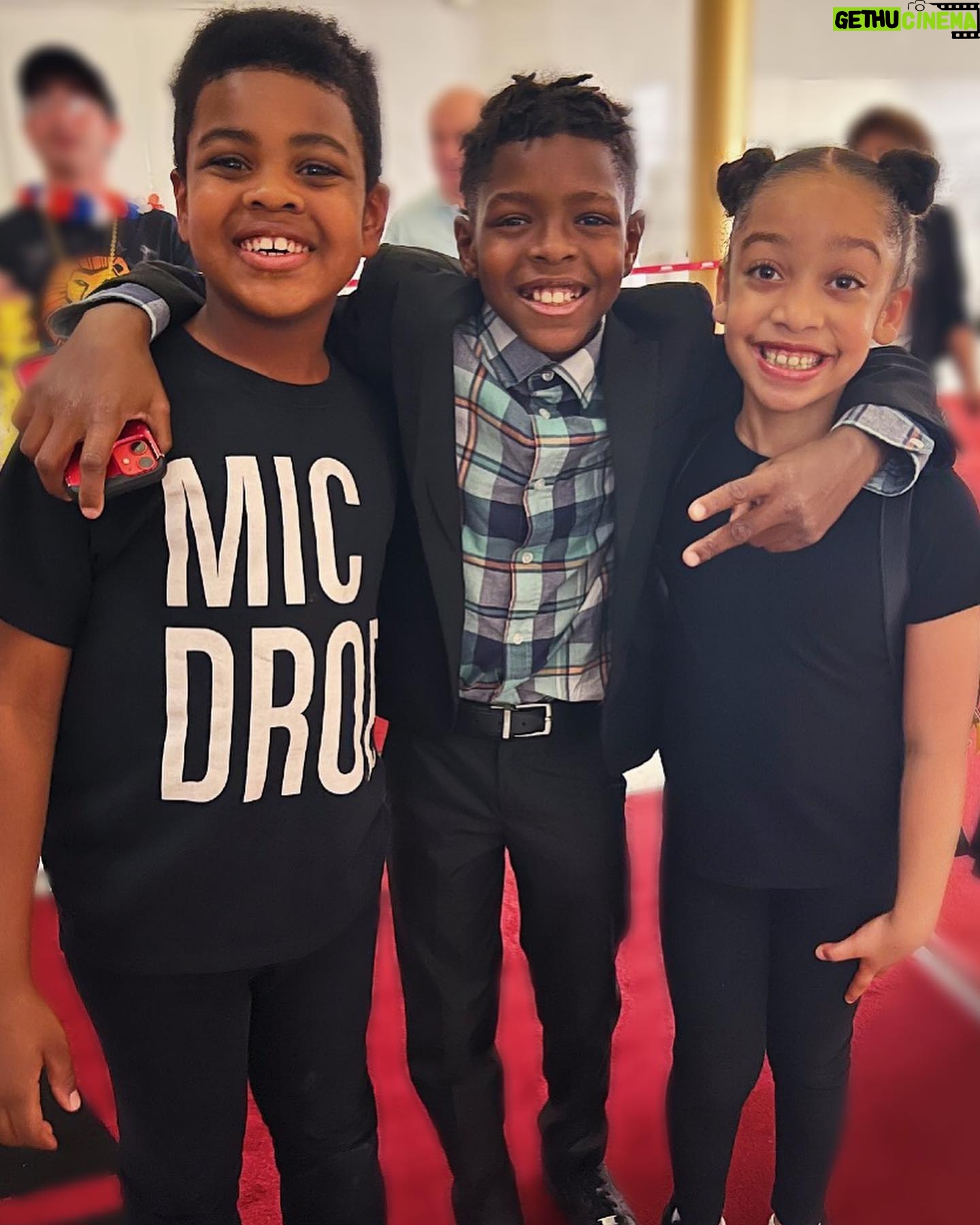 Keivonn Woodard - 3.7K Likes - Had the chance to meet @keivonnwoodard from the show “The Last of Us” @thelastofus He is such a cool kid! I’m glad you enjoyed our show @thelionking Thank you for teaching me some sign language. I’ll be better at it the next time we meet 🤗🤗
#thelastofus #thelionking #youngnala #disney #lionkingmusical #broadwaykids #broadway #rafikitour #disneykid #bway #blackbroadway #washingtondc #youngactor
#nationaltour #blackgirlmagic #kennedycenter #talentedkids
#hangingwithaniya #naturalhair #shaderoom #explorepage #kidsingers
#BCKTalentedkids
#curlykidshaircare #blackgirlsrock #disneyplus #atlanta #childperformer #aniyasimone #positivevibesalways