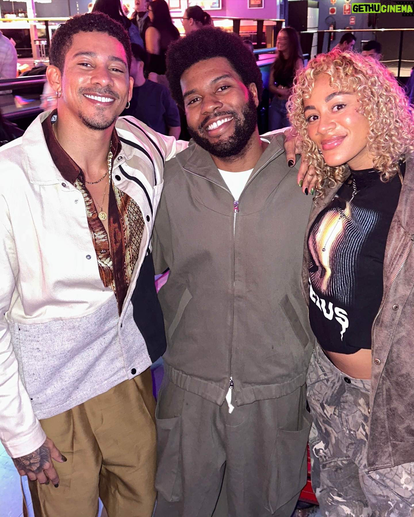 Keiynan Lonsdale - 5.3K Likes - Whatever set backs may have come ur way, don’t let em take you out.. ! remind yourself it’s all part of the game, then get your mind body n spirit right again however you can. You’ll be stronger than you were before the storm.
#mondaymotivation